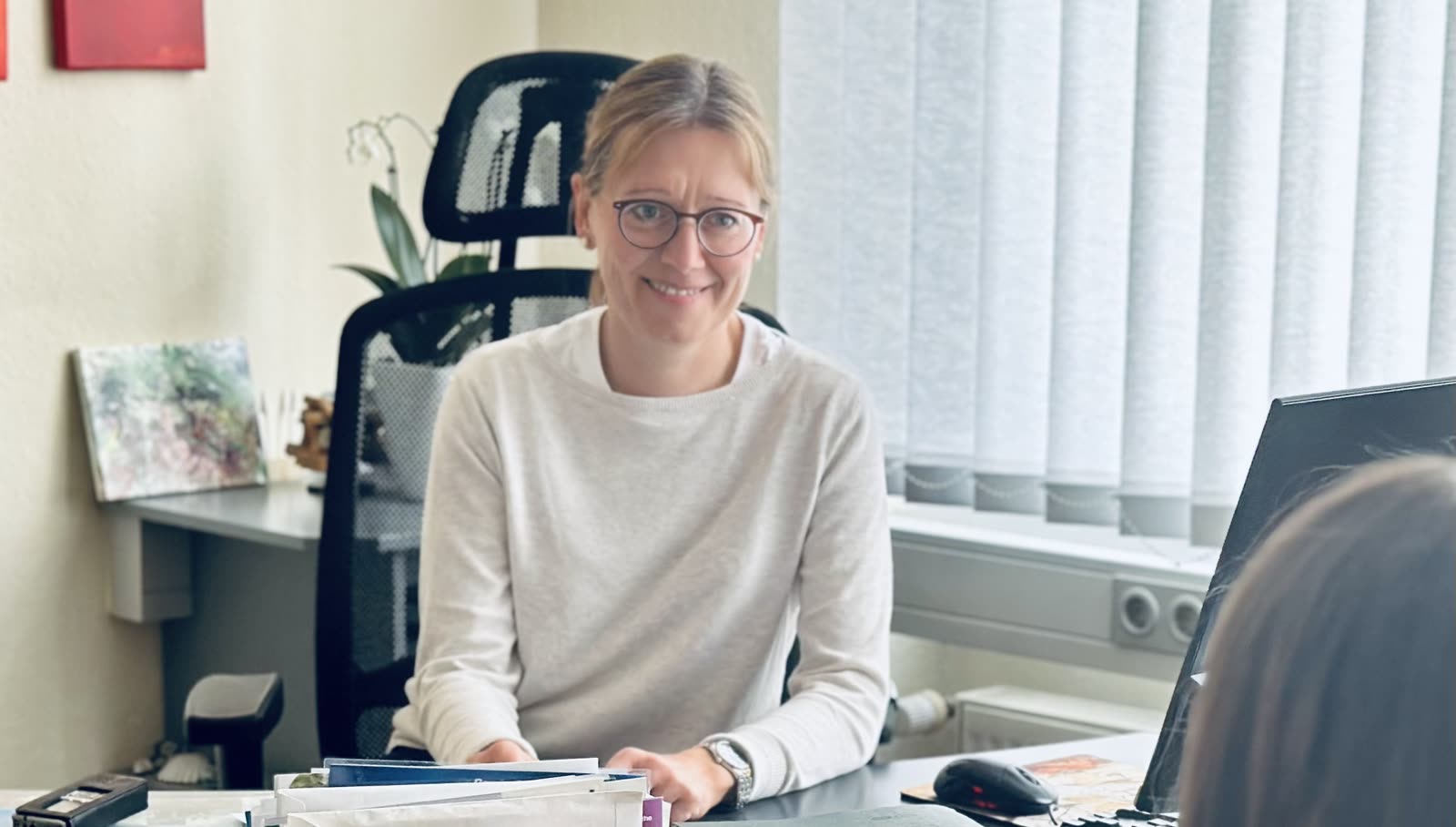 Dr. med. Anja Soltwisch in ihrer Praxis